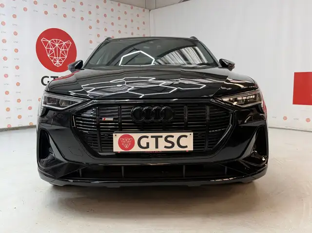 Audi E-Tron view 4