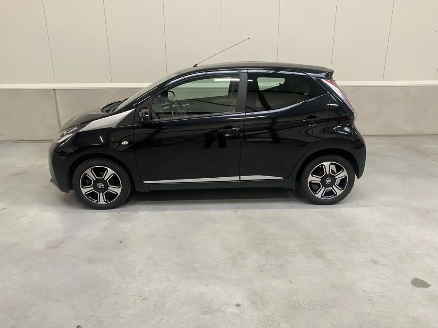 Toyota Aygo 1.0 VVT-i x-cite Noir - 2