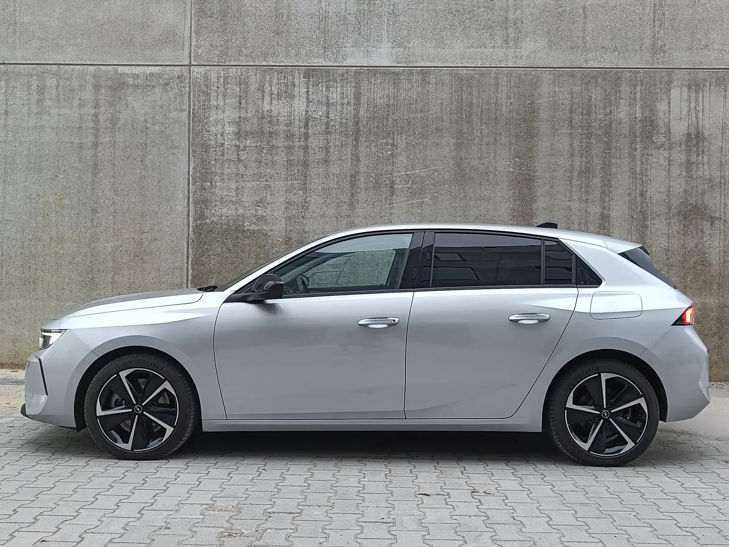 Opel Astra 1.6 Turbo PHEV Business Edition "WInterpack" Gris - 2
