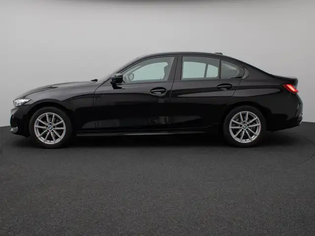 BMW 3 Series view 11