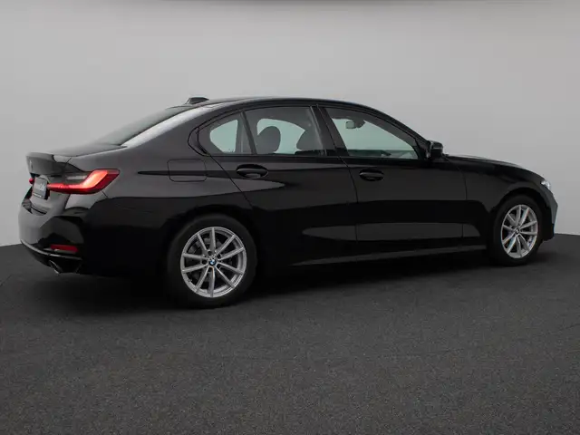 BMW 3 Series view 6