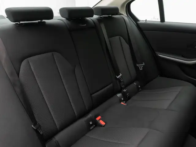 BMW 3 Series view 28