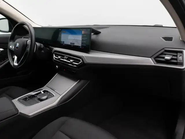 BMW 3 Series view 23