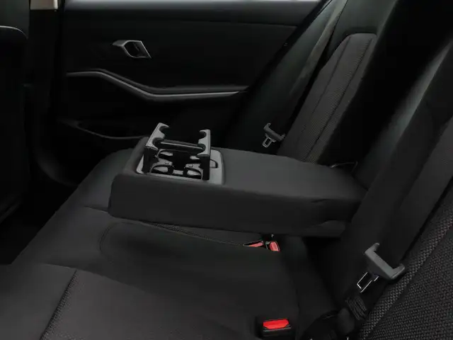 BMW 3 Series view 27