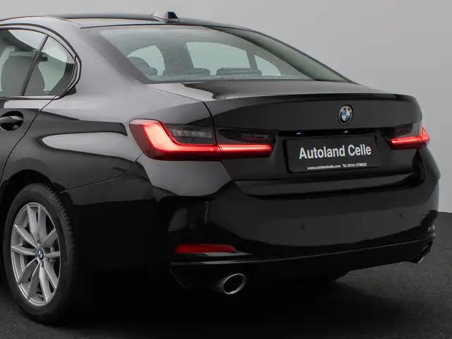 BMW 3 Series view 14