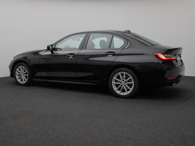 BMW 3 Series view 10