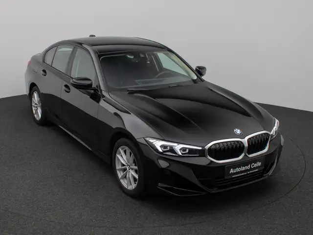 BMW 3 Series view 3