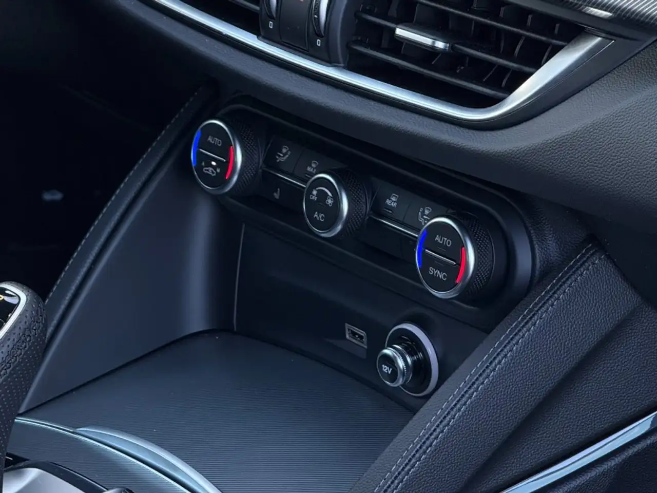 Alfa Romeo Stelvio 2026 — фото 15