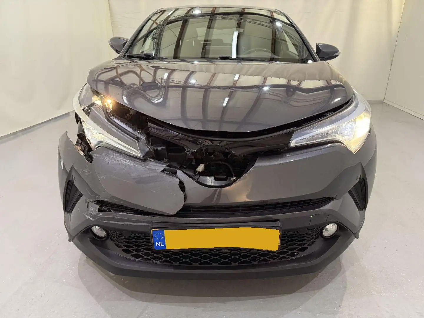 Toyota C-HR CH-R 1.8 Hybrid Executive Grijs - 2