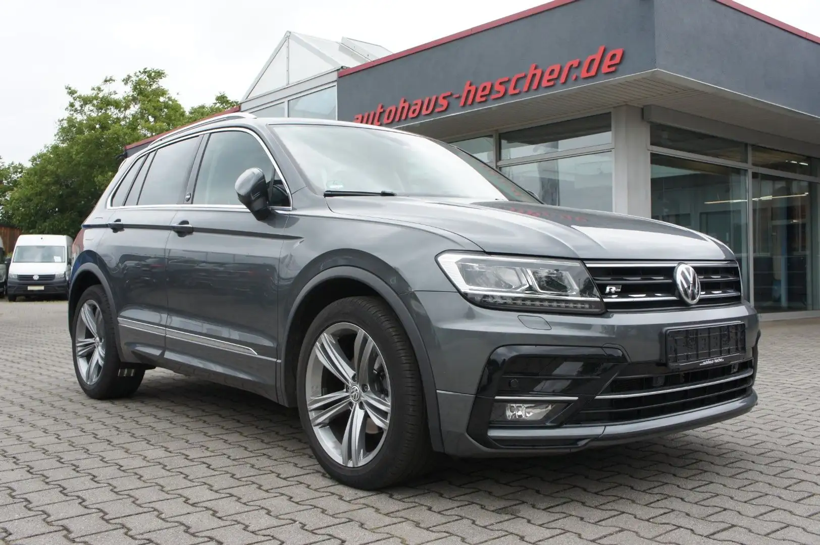 Volkswagen Tiguan 1.4 TSI ACT Comfortline *R-LINE*LED*NAVI* Grau - 2