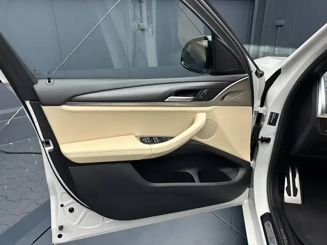BMW X3 view 13