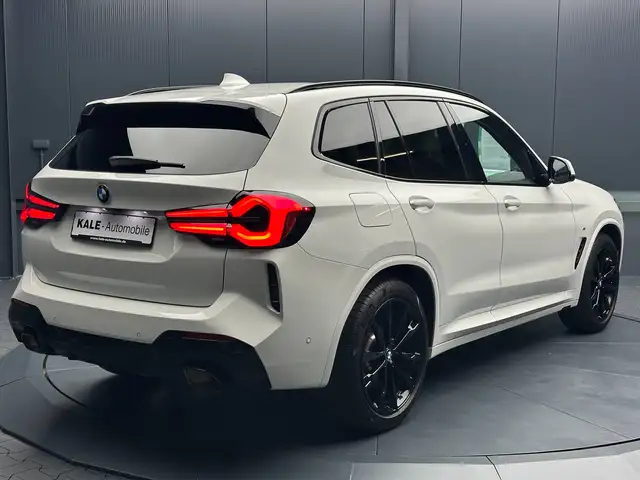 BMW X3 view 5