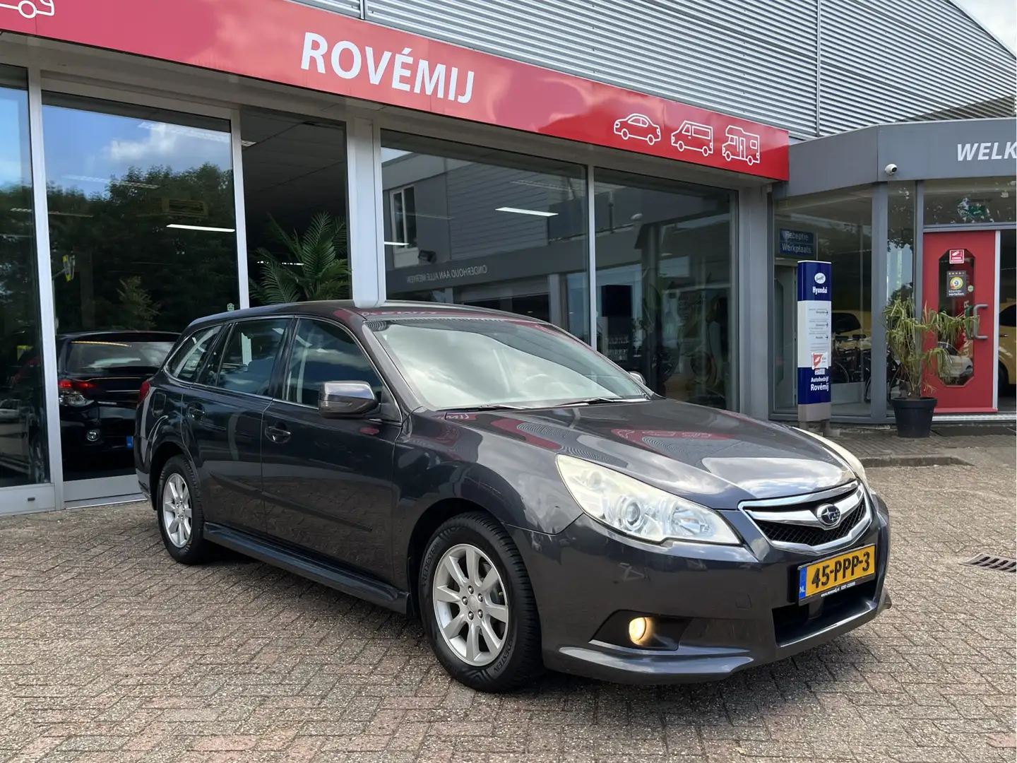 Subaru Legacy Touring Wagon 2.0i Intro Automaat, Trekhaak, Cruis Grau - 1
