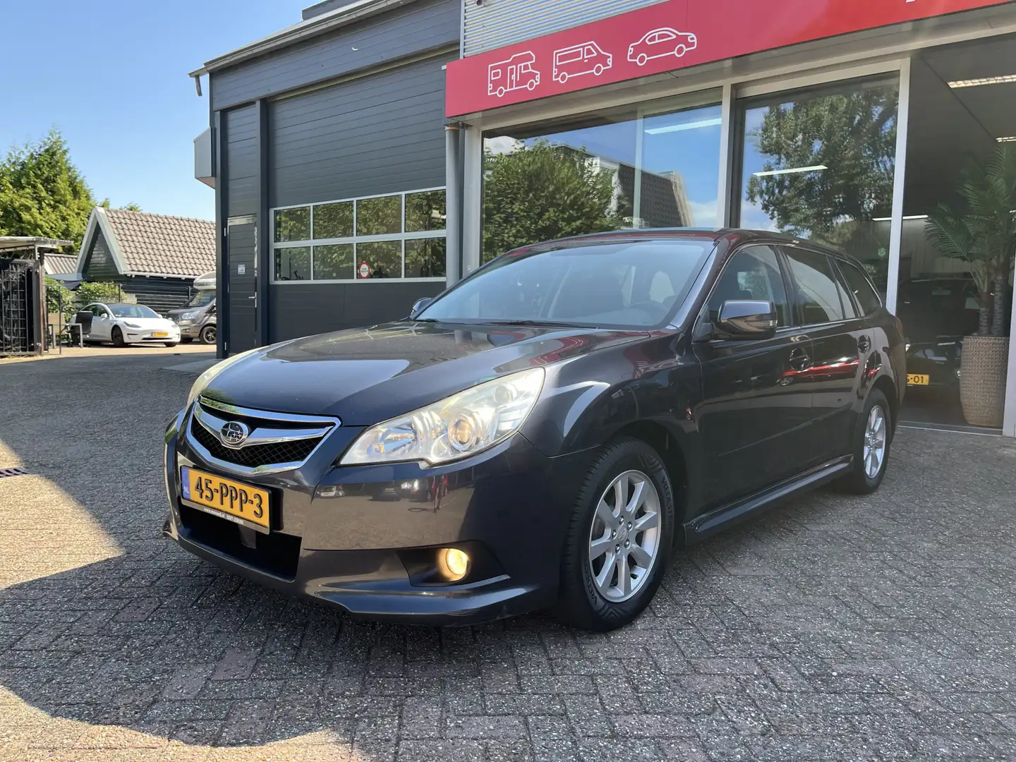 Subaru Legacy Touring Wagon 2.0i Intro Automaat, Trekhaak, Cruis Grau - 2
