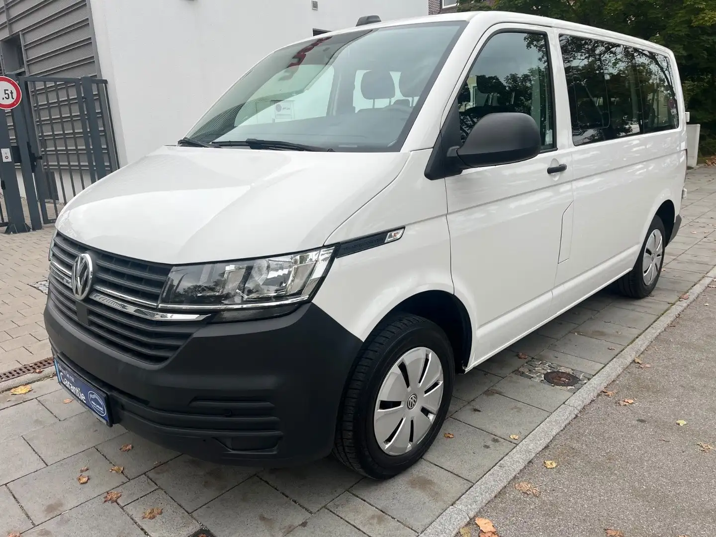 Volkswagen T6 Transporter T6.1 Transporter Kombi 9 SITZER/2xKLIMA/2xSHZ Weiß - 1