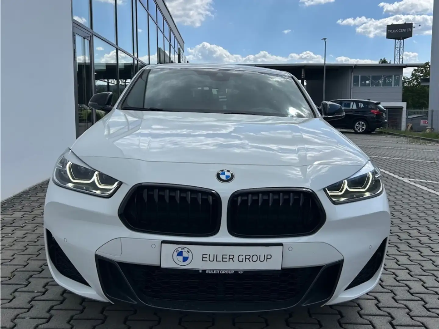BMW X2 sDrive18i M-Sport LkHZ Parkass H/K SHZ LED Weiß - 2
