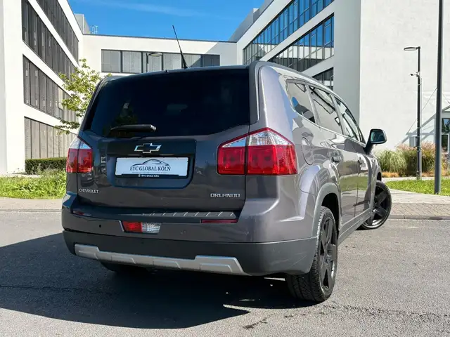 Chevrolet Orlando view 3