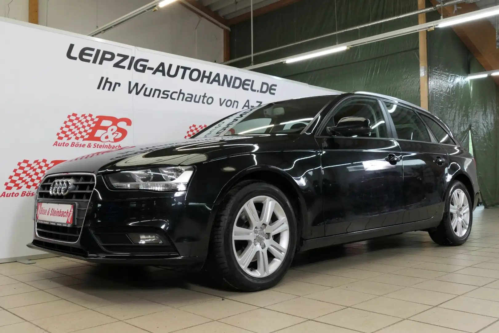 Audi A4 Avant Attraction 1,8 TFSI*AUT*NAV*SHZ*AHK* Schwarz - 1