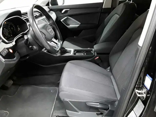 Audi Q3 view 7