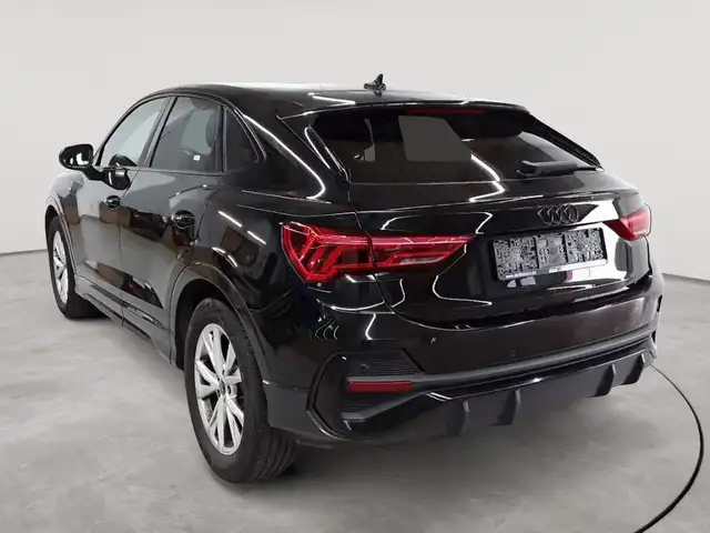 Audi Q3 view 5
