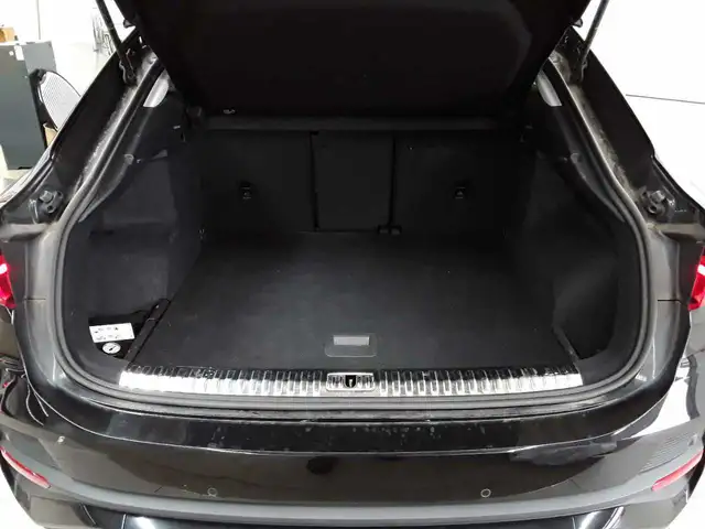 Audi Q3 view 14