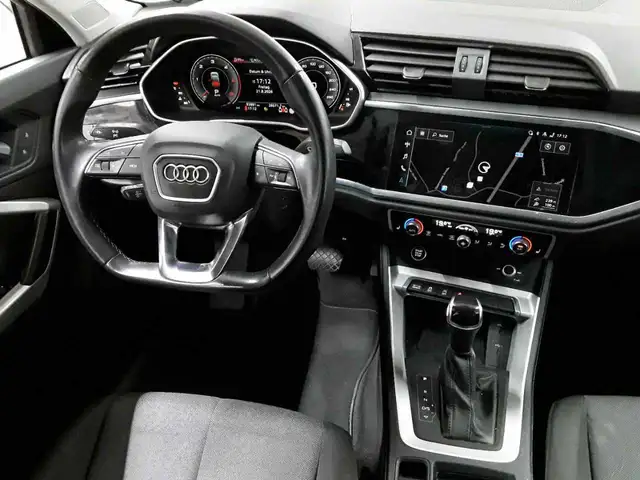 Audi Q3 view 10