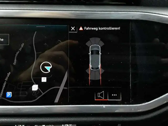 Audi Q3 view 15