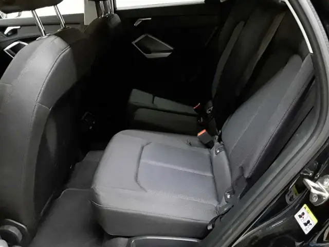 Audi Q3 view 13