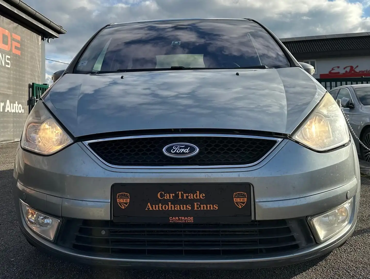 Ford Galaxy Titanium 2,0 TDCi DPF Grau - 2