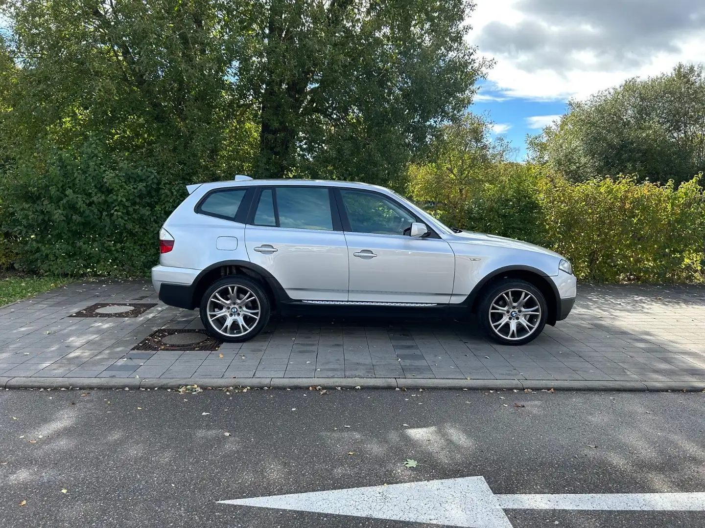 BMW X3 Baureihe X3 xDrive 25i Edition Lifestyle Silber - 2