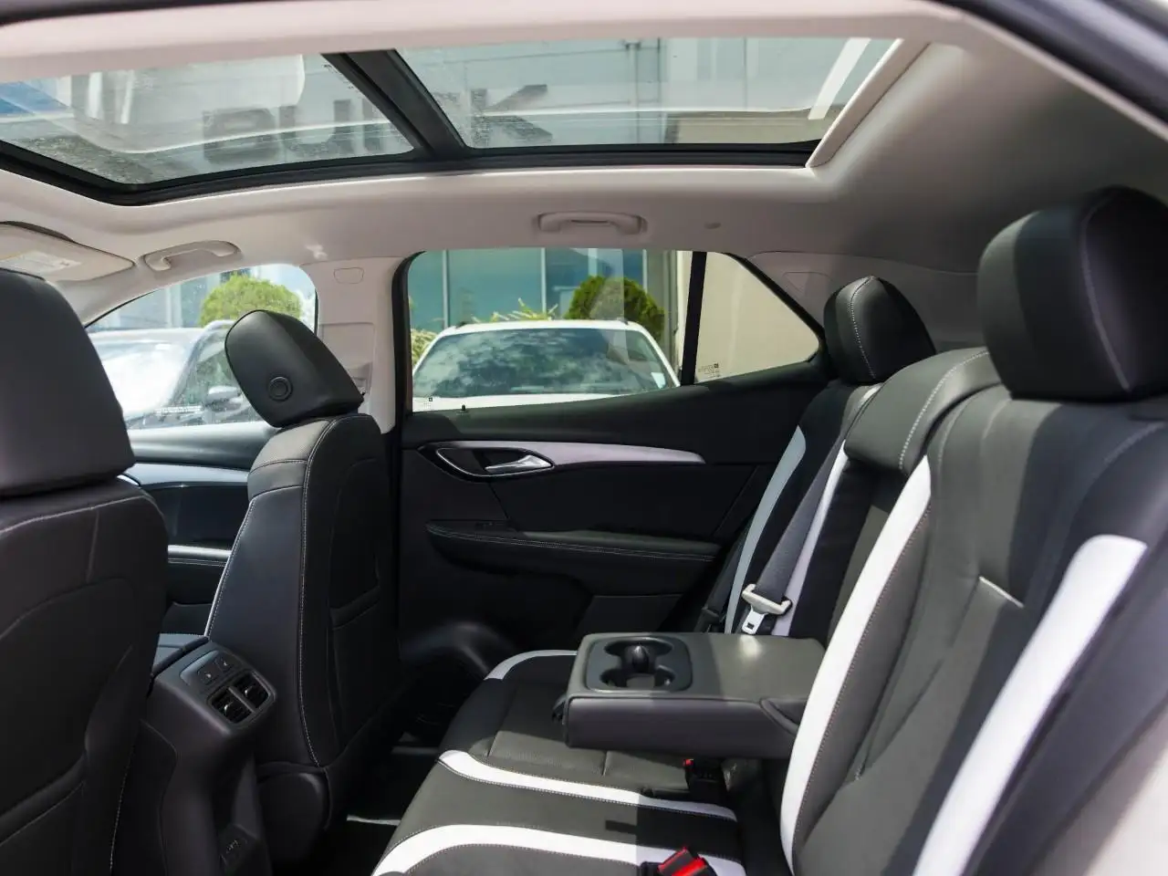 Buick Envision photo Buick Envision
