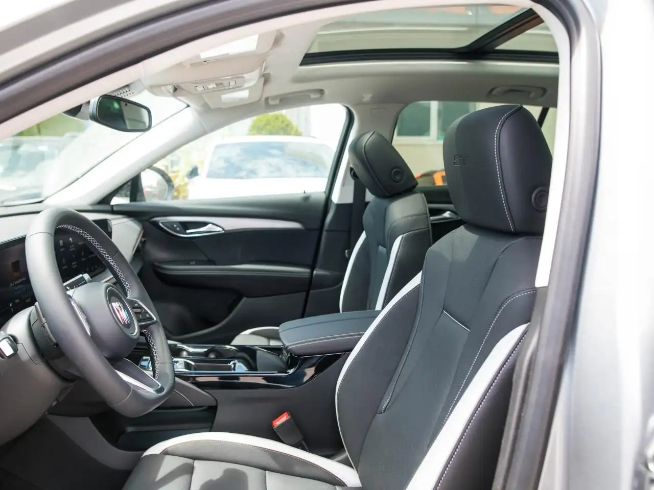 Buick Envision photo Buick Envision