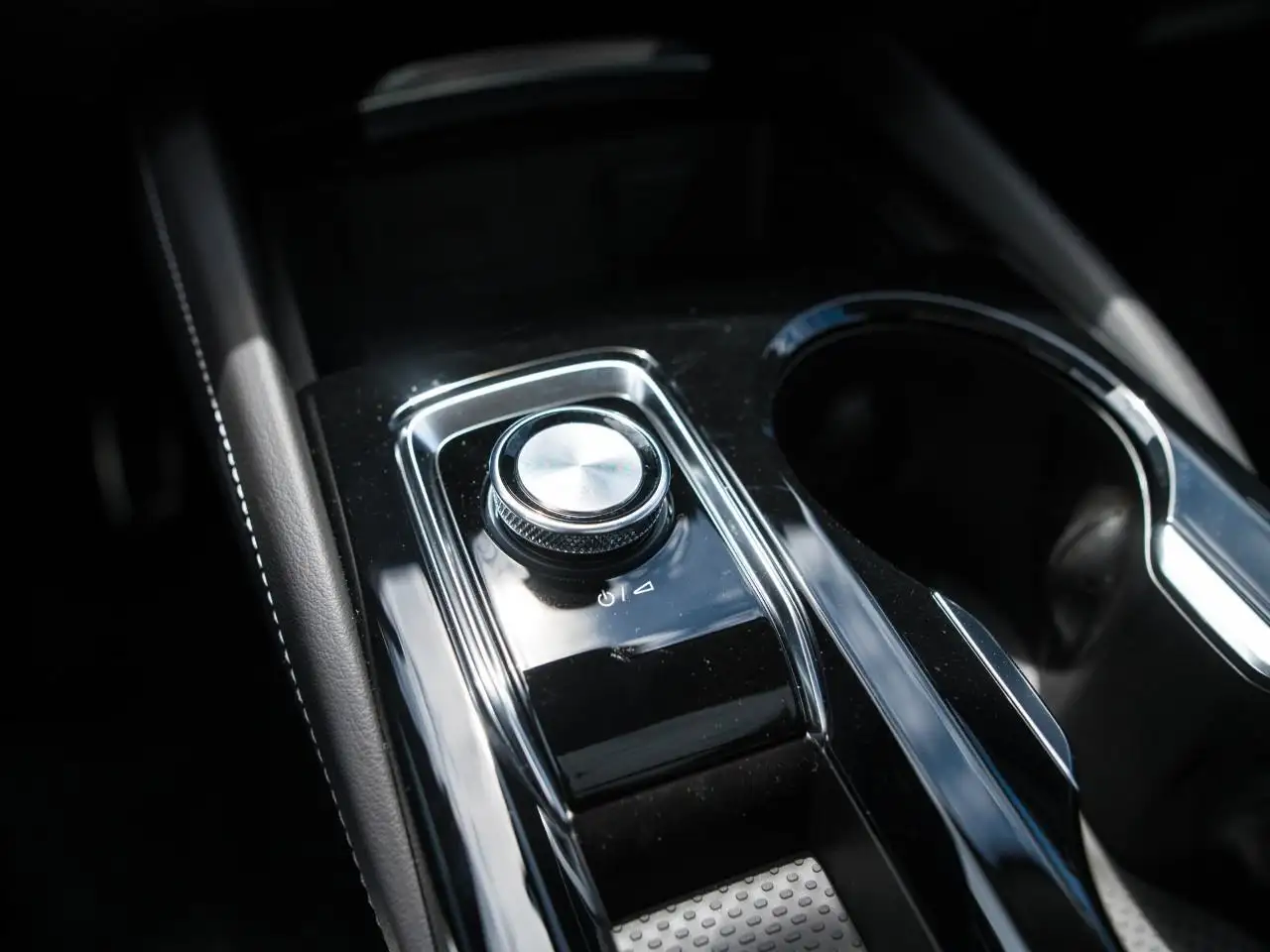 Buick Envision photo Buick Envision