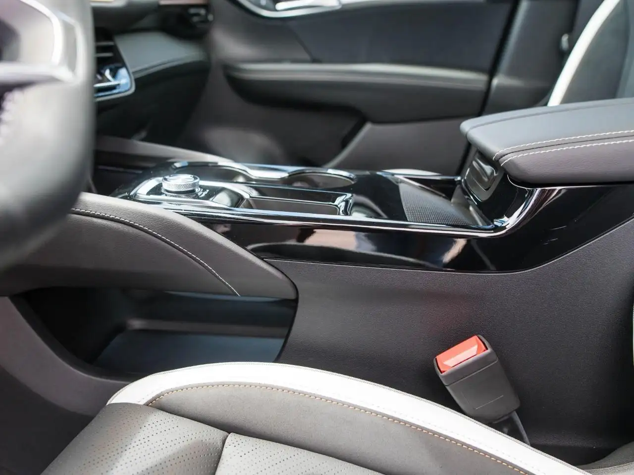 Buick Envision photo Buick Envision