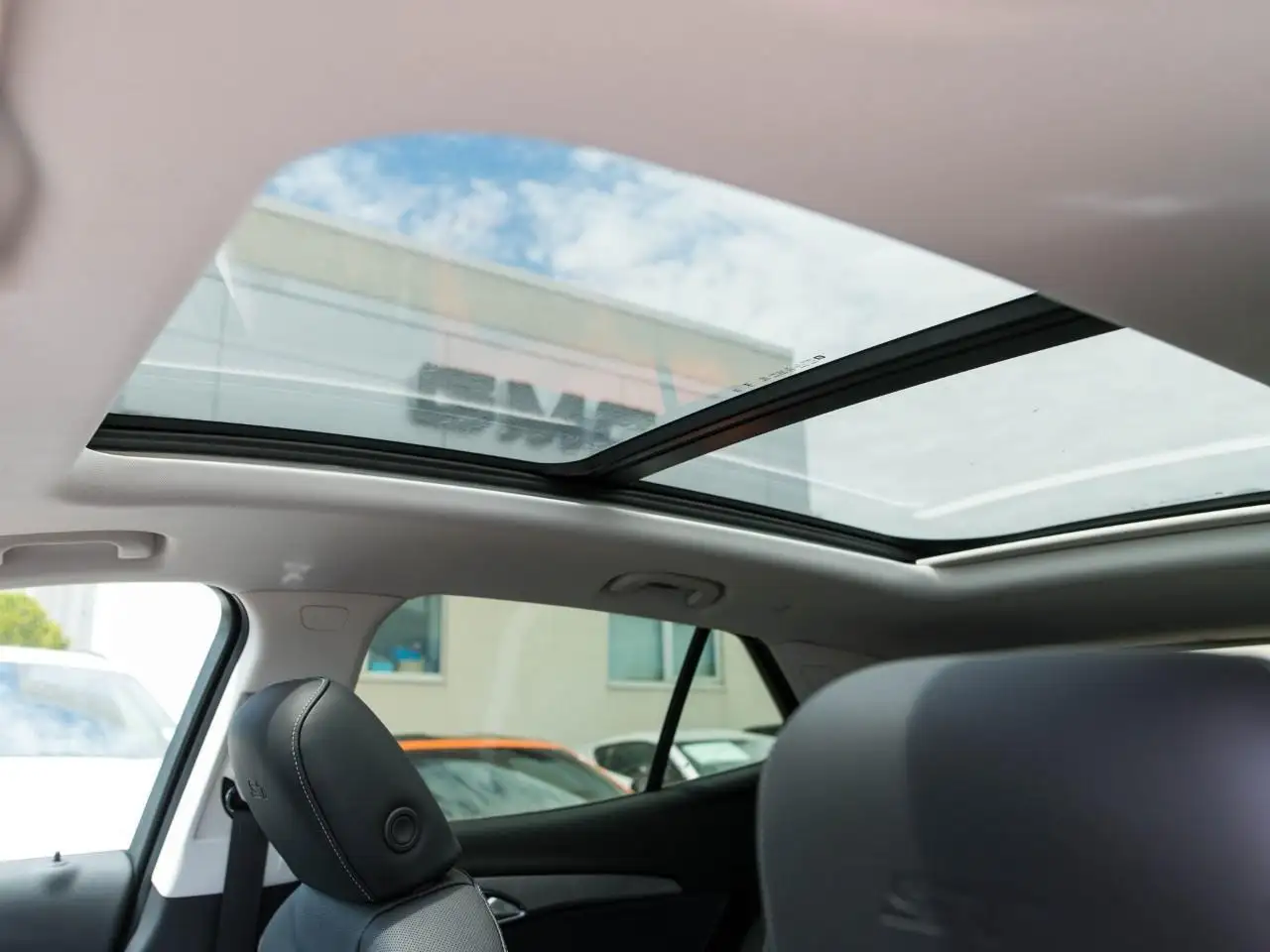 Buick Envision photo Buick Envision
