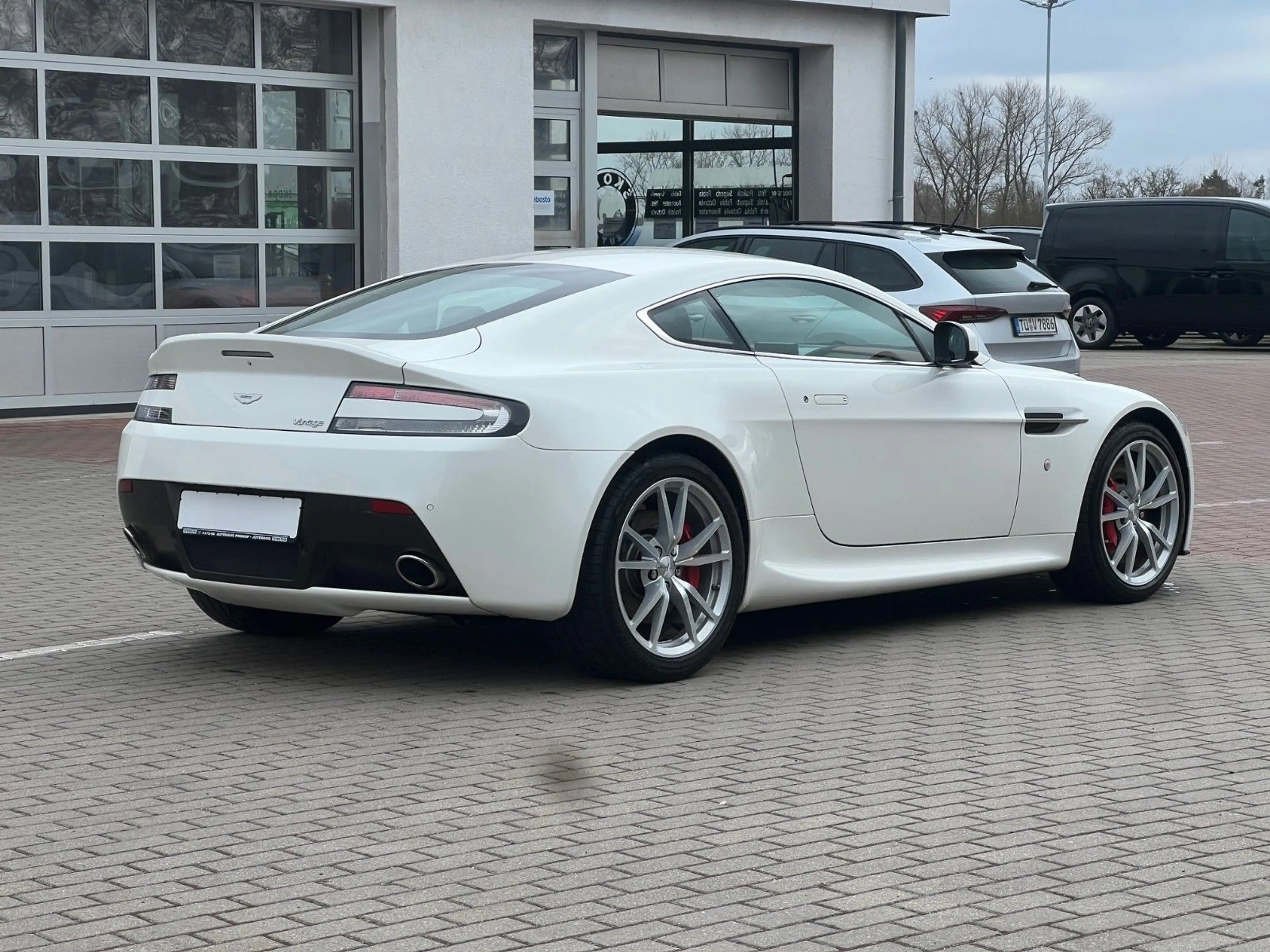 Aston Martin V8 Coupe*RFK nur 18TKM*wie NEU — photo 8