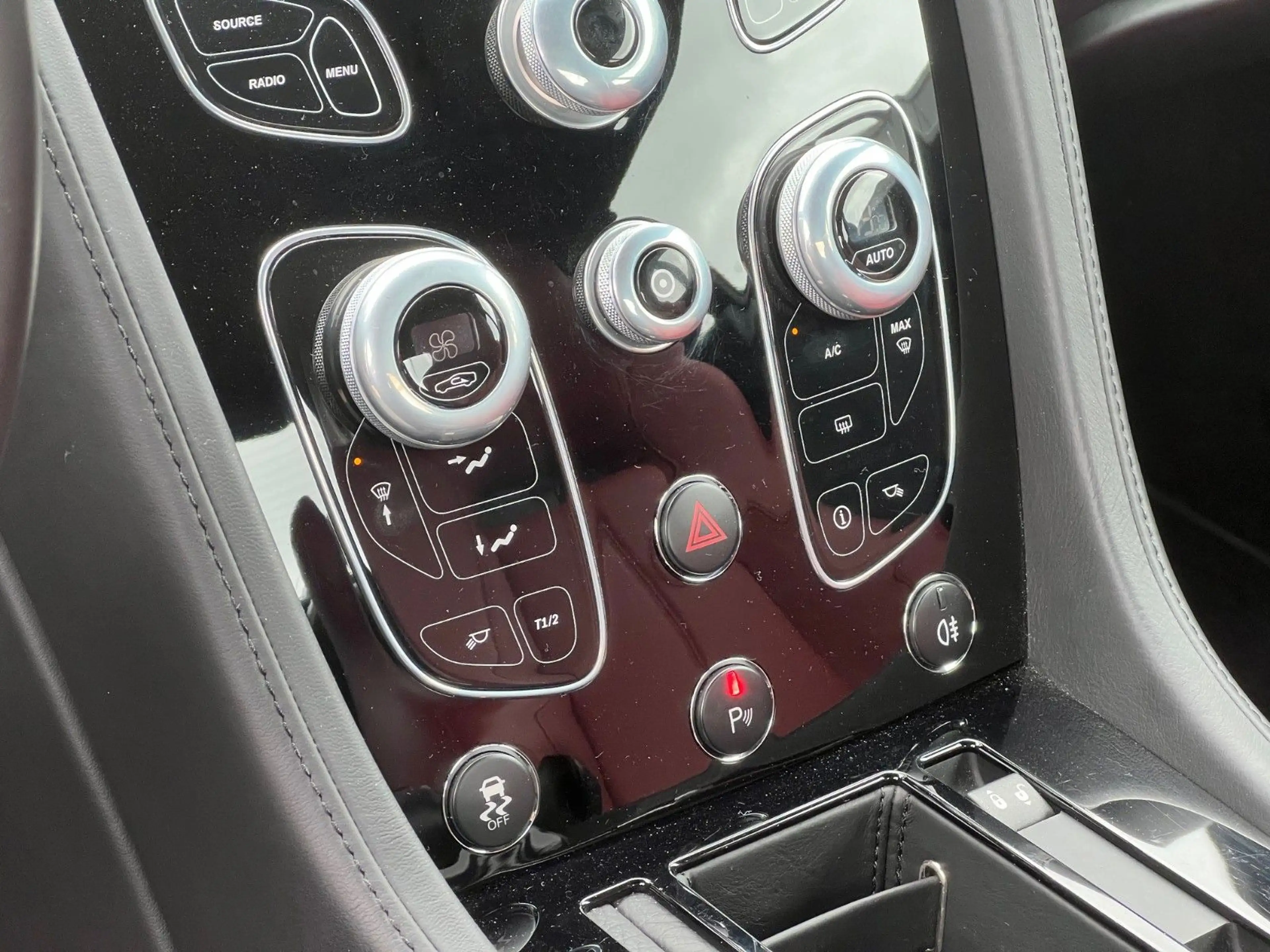 Aston Martin V8 Coupe*RFK nur 18TKM*wie NEU — photo 31