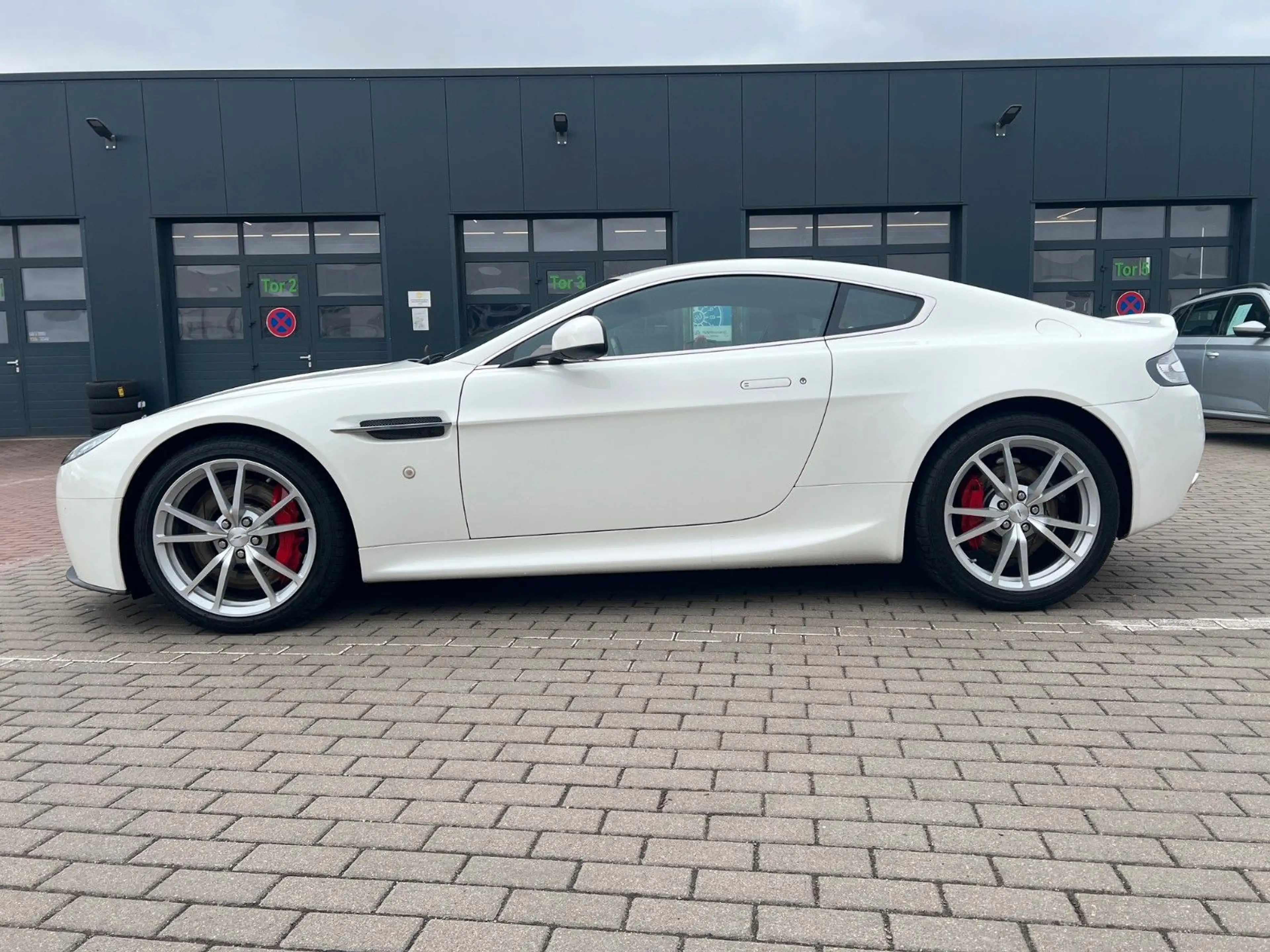 Aston Martin V8 Coupe*RFK nur 18TKM*wie NEU — photo 5