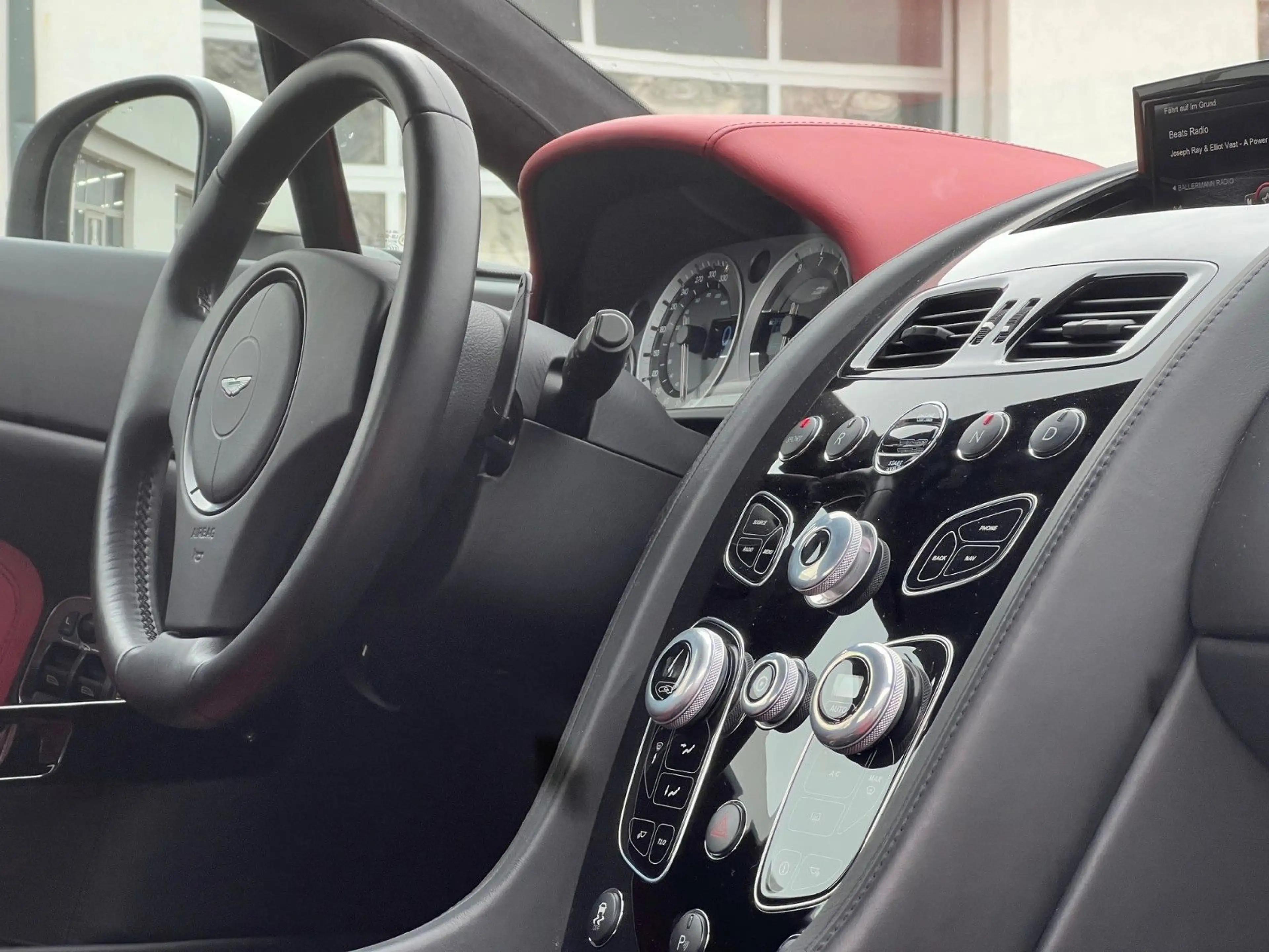 Aston Martin V8 Coupe*RFK nur 18TKM*wie NEU — photo 24