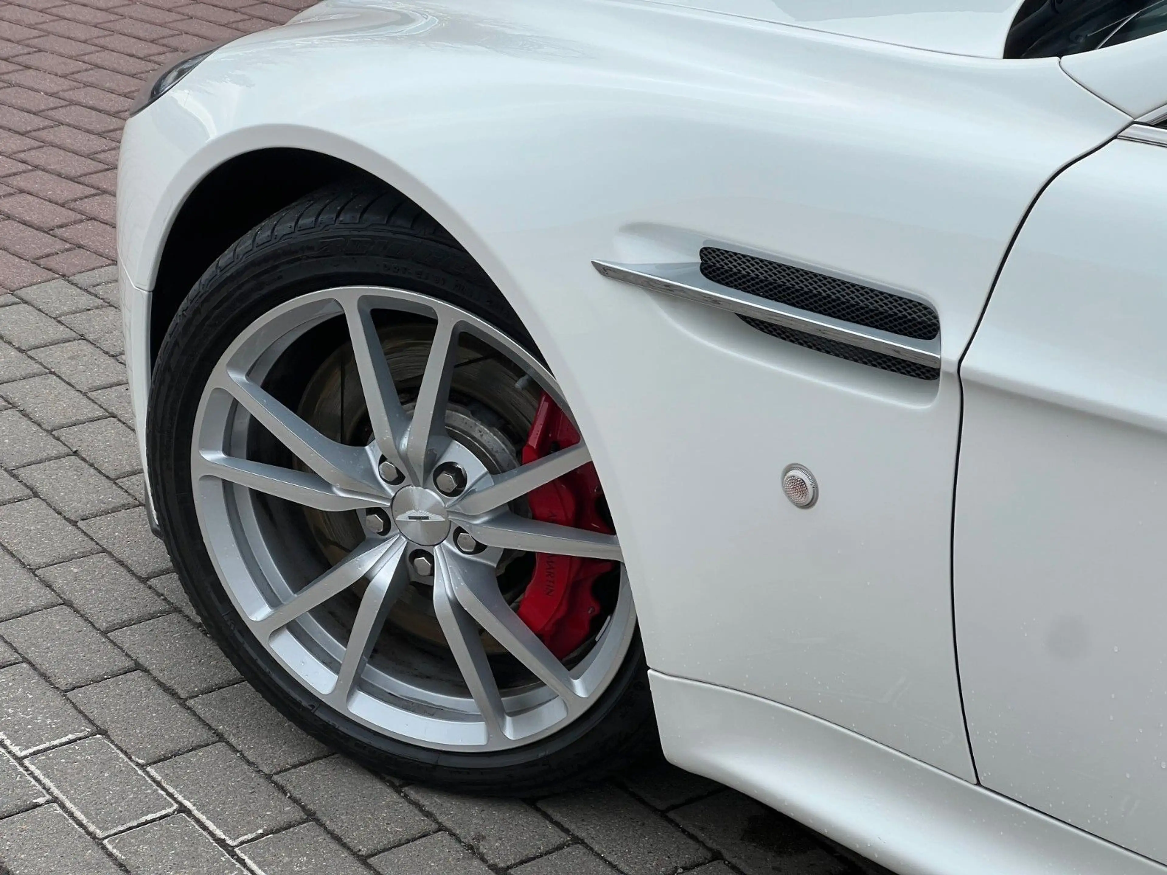 Aston Martin V8 Coupe*RFK nur 18TKM*wie NEU — photo 16
