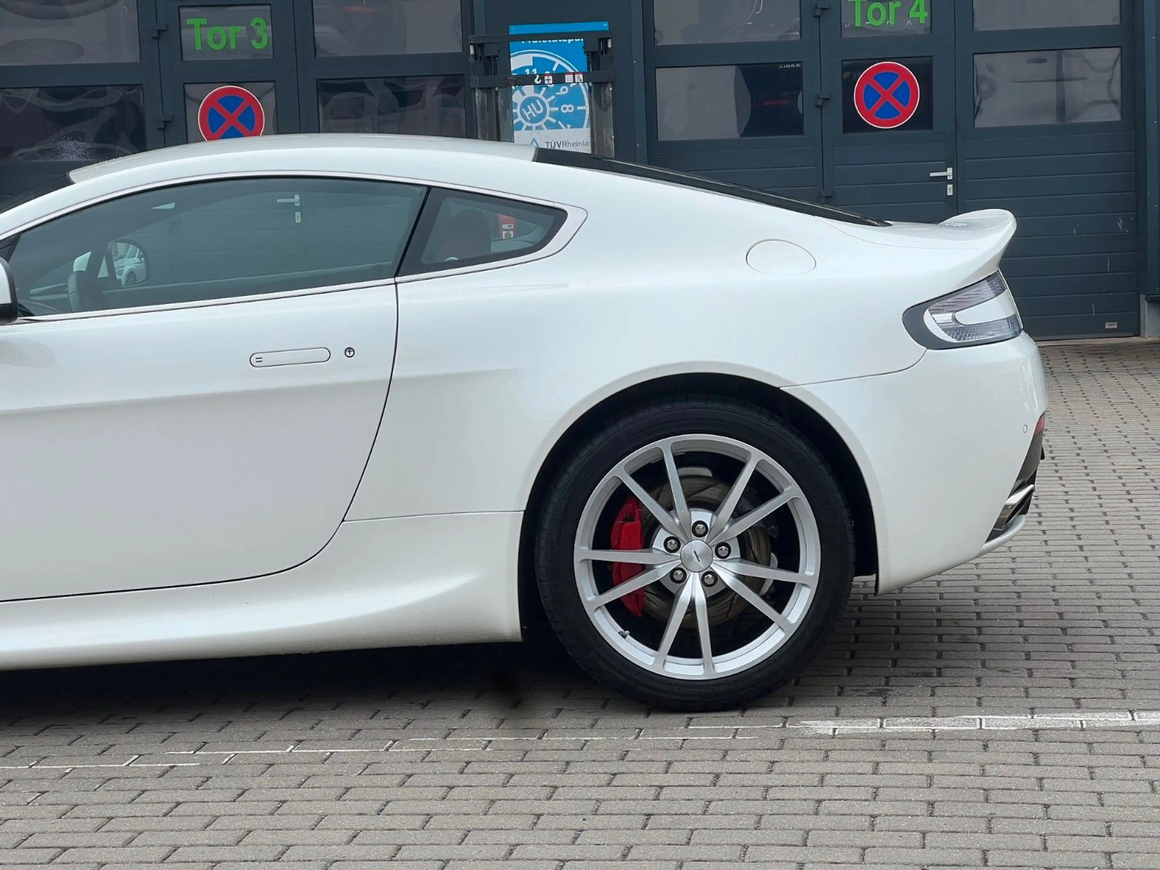 Aston Martin V8 Coupe*RFK nur 18TKM*wie NEU — photo 4