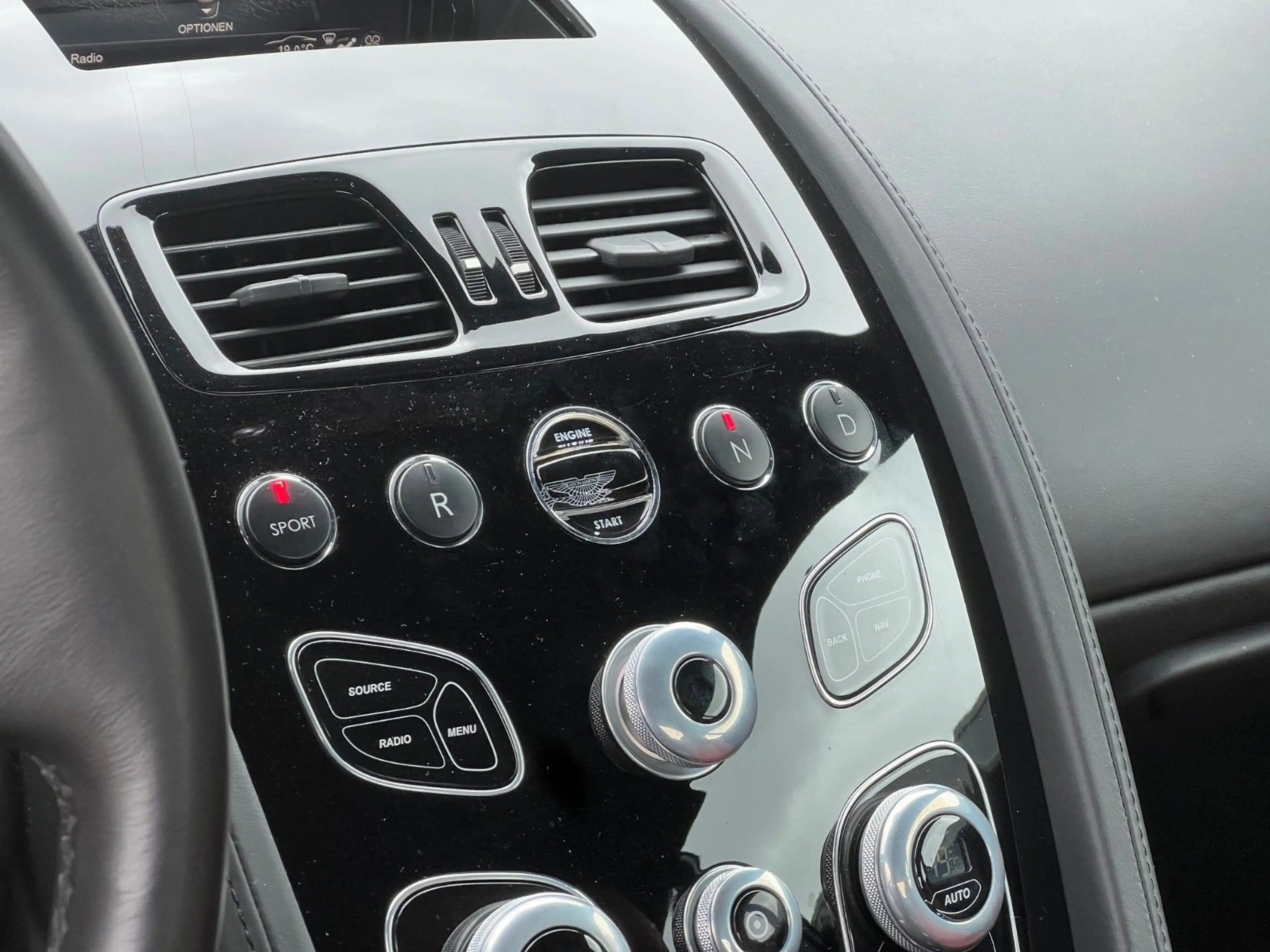 Aston Martin V8 Coupe*RFK nur 18TKM*wie NEU — photo 30