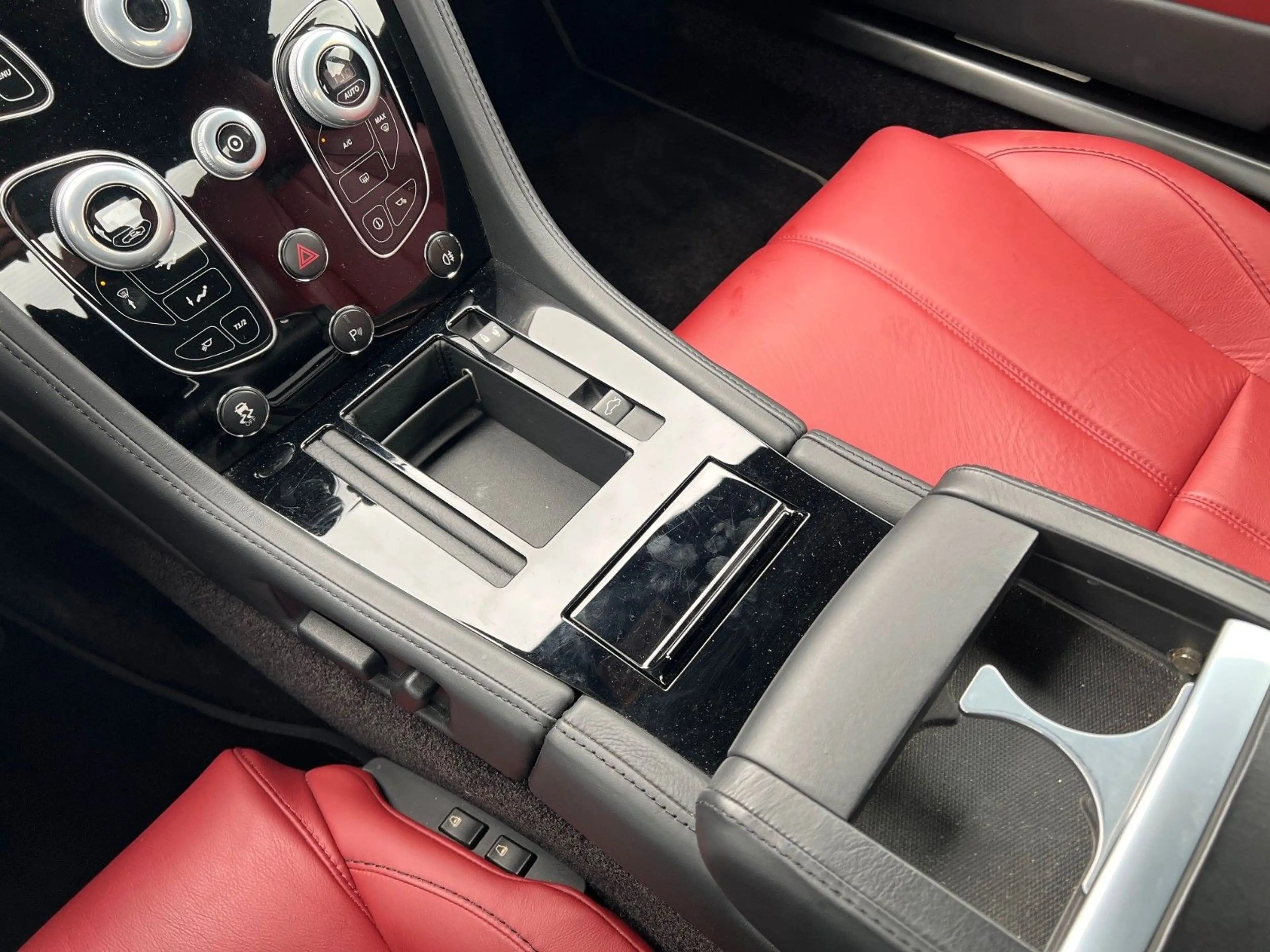 Aston Martin V8 Coupe*RFK nur 18TKM*wie NEU — photo 27