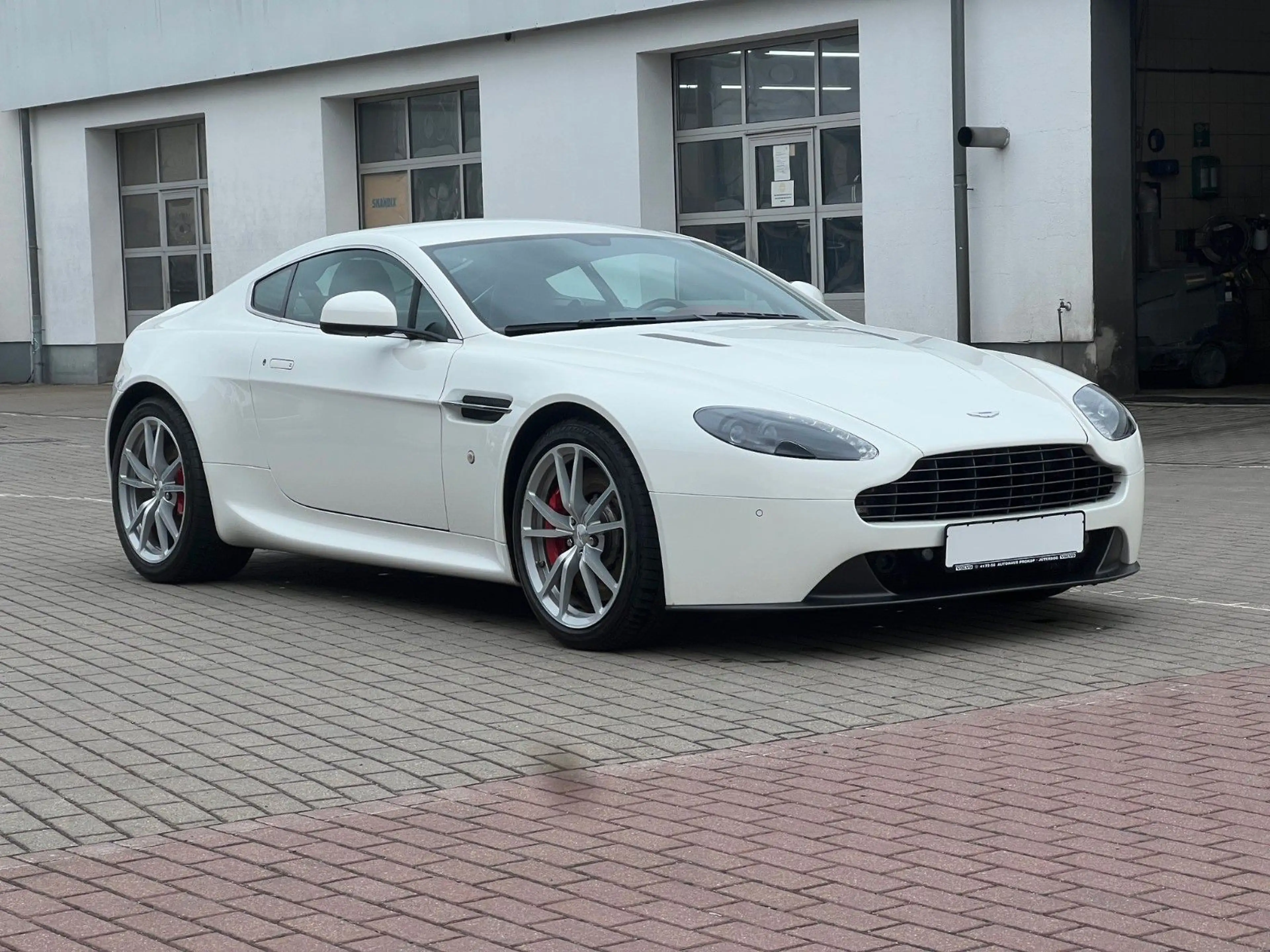 Aston Martin V8 Coupe*RFK nur 18TKM*wie NEU — photo 12