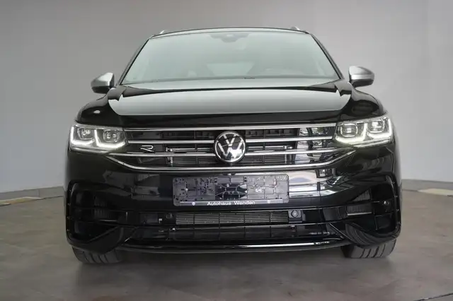 Volkswagen Tiguan view 2