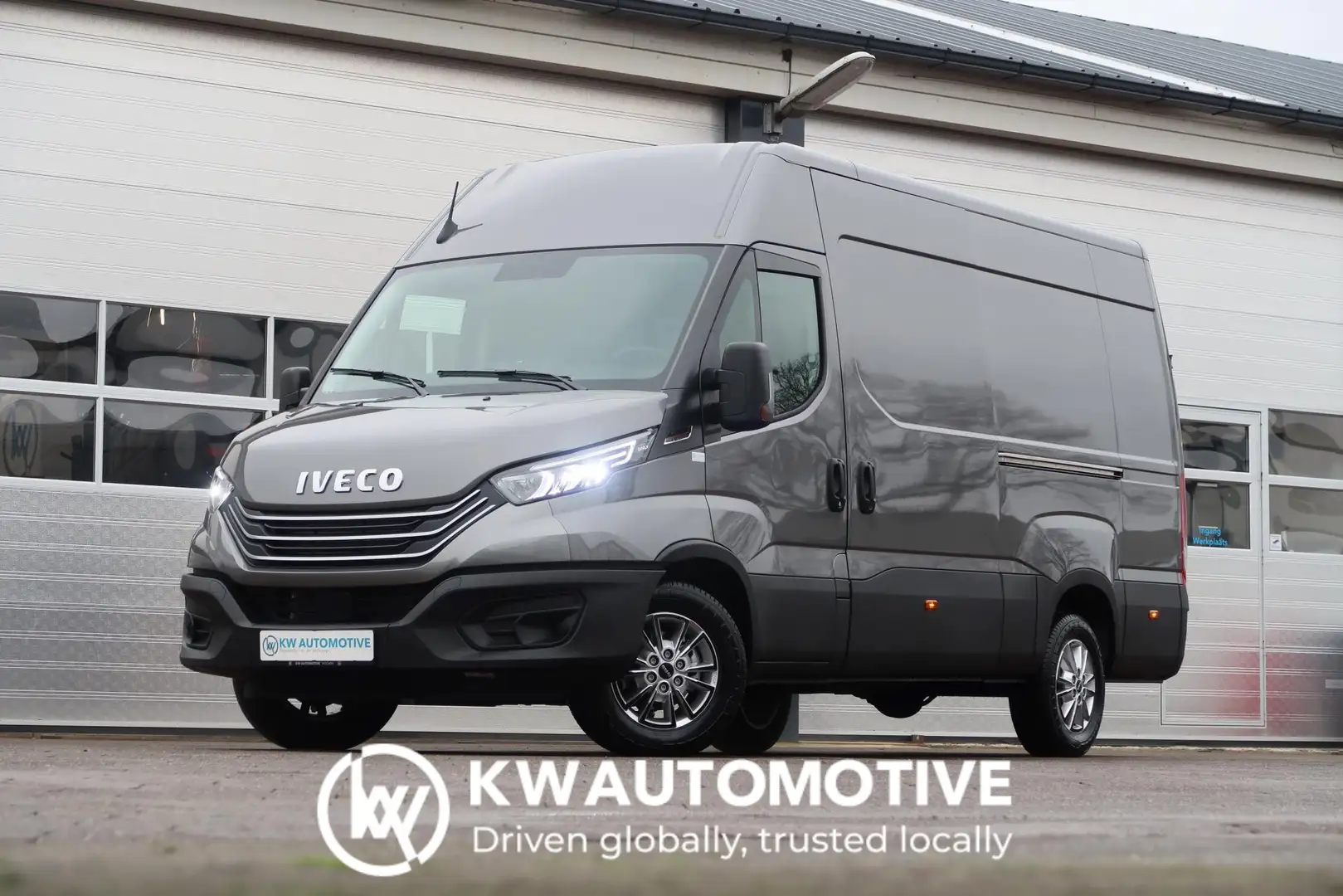 Iveco Daily 35S18HV 3.0 L2H2 BPM VRIJ/ AUT/ 2X SCHUIFDEUR/ CAM Grijs - 1