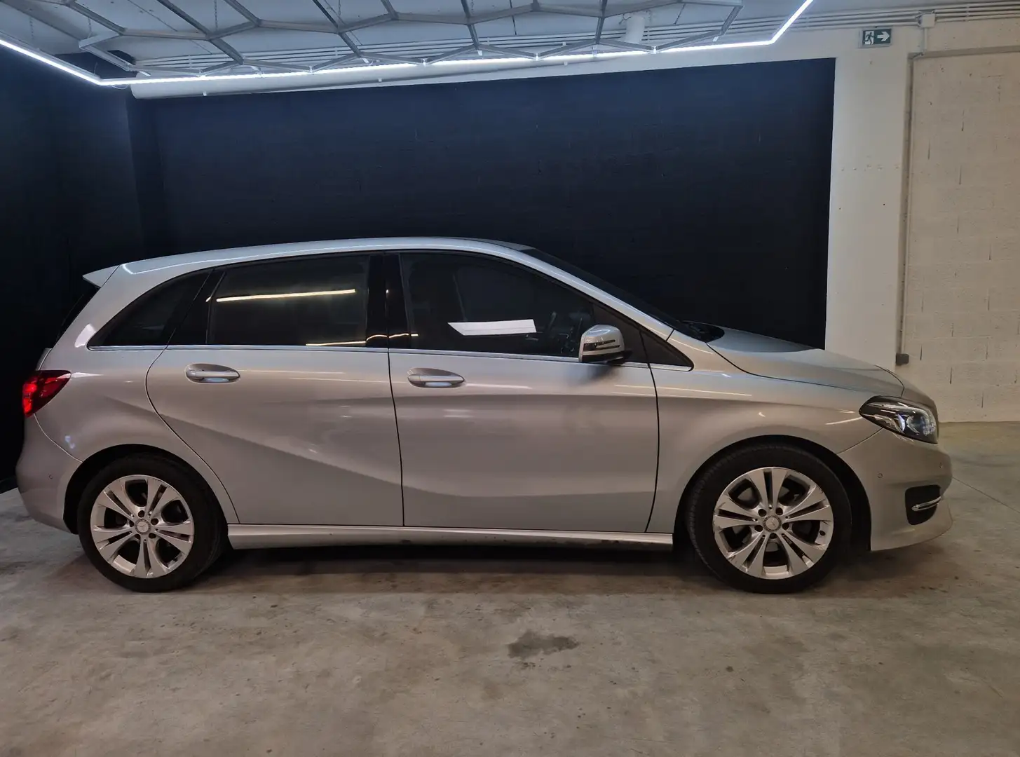 Mercedes-Benz B180 120ch SENSATION 7G-DCT BVA Cuir / Sieges chau - 2
