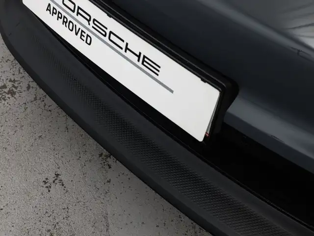 Porsche Macan view 6