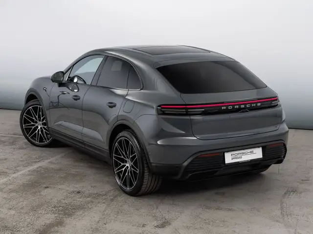 Porsche Macan view 15