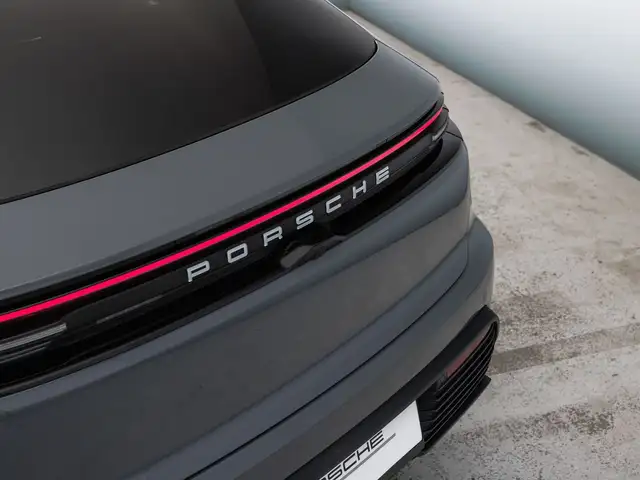 Porsche Macan view 8